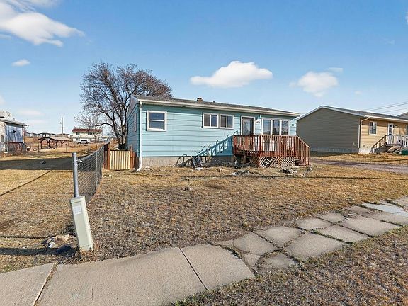 2nd image of 604 Crazy Horse St