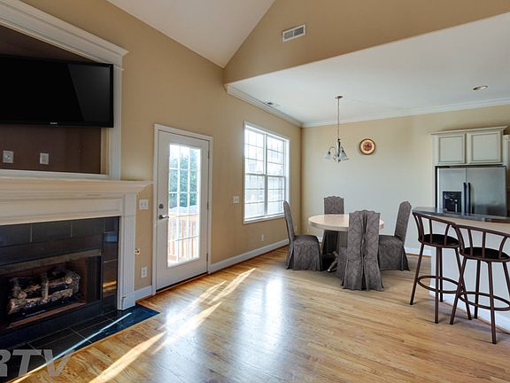 4th image of 244 Quad Oak Dr
