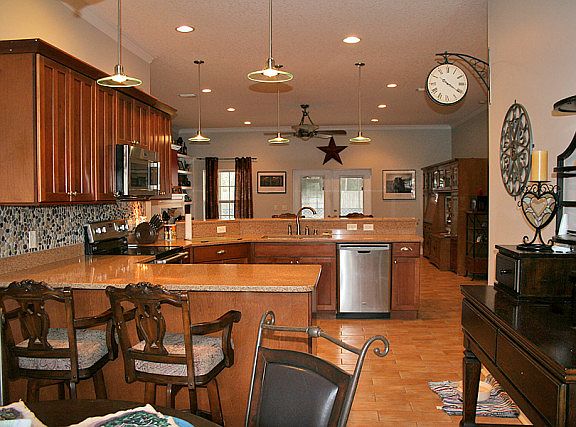 3rd image of 501 Skippy Ln