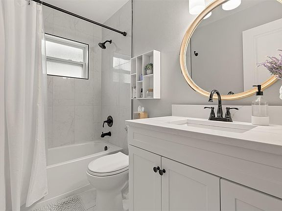 3rd image of 10248A Oakhaven Dr N