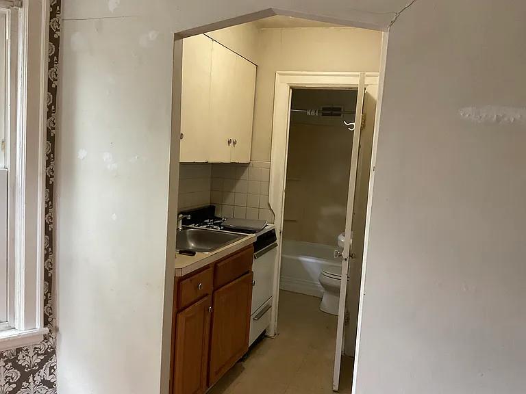 390 W Delavan Ave — Photo 3