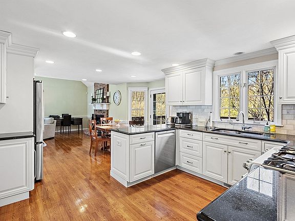 4th image of 69 Jefferson Rd