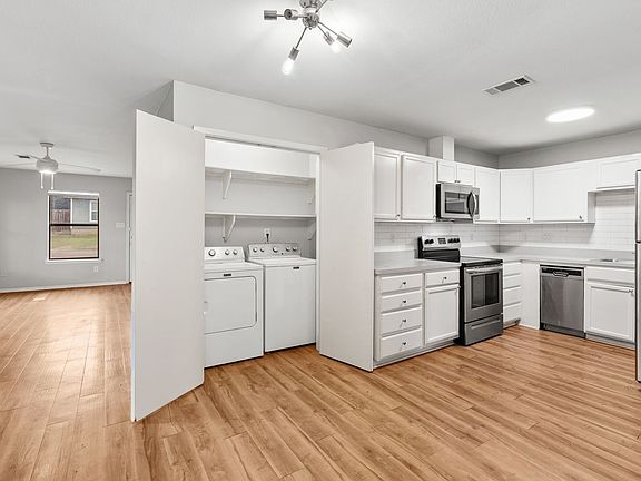 5th image of 1202 Hillyer St