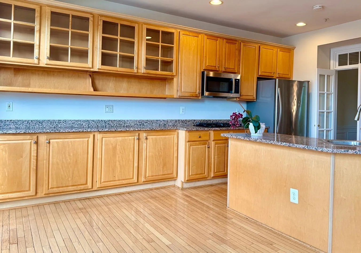 Brand new upgraded 4 Bedroom Townhouse for rent — Photo 2