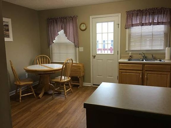 3rd image of 292 Beaverview Dr #292