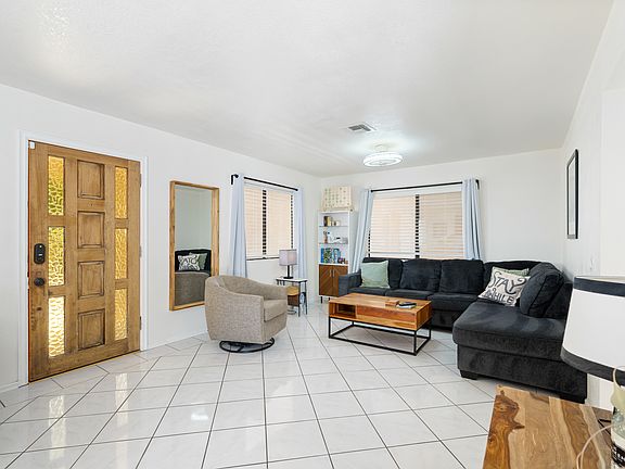 5th image of 628 S Mountain View Dr #A