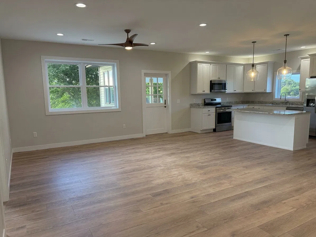 2 bed, 1600 sqft, $2,300 — Photo 3