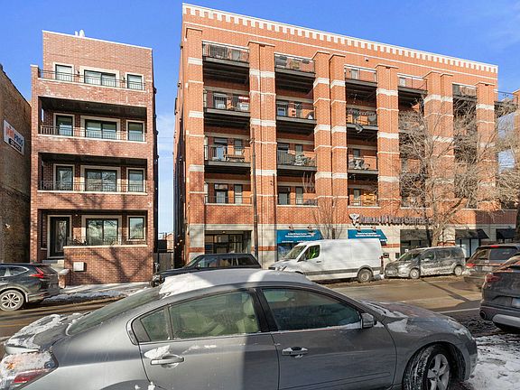 2nd image of 2222 W Belmont Ave Unit 203