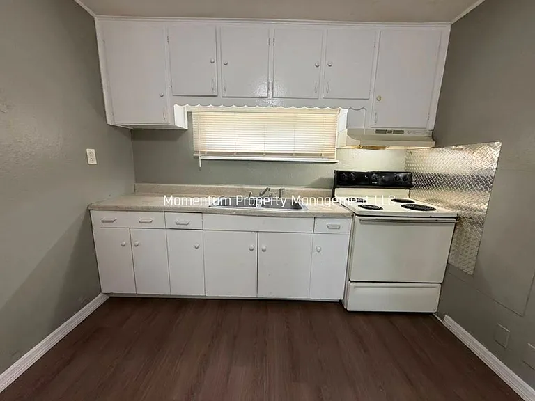 2112 E Bird St — Photo 3