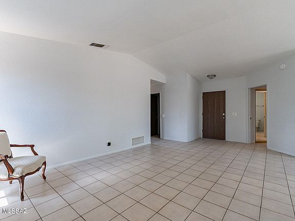 4th image of 2651 W Bensbrook Pl