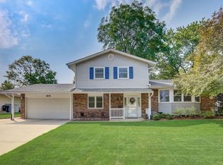 875 Harrison Ln, Hoffman Estates, IL 60192