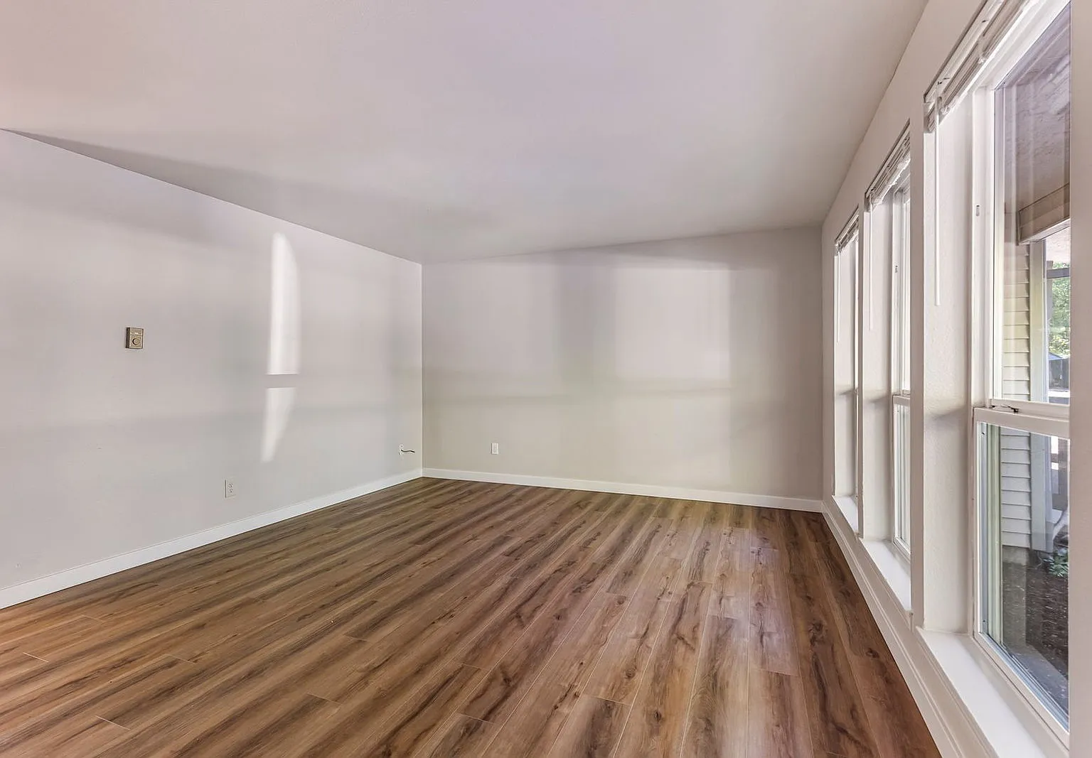 2 bed, 1.5 bath, 1120 sqft, $1,725 — Photo 3