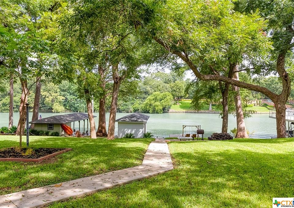 1st image of 610 Woodlake Dr