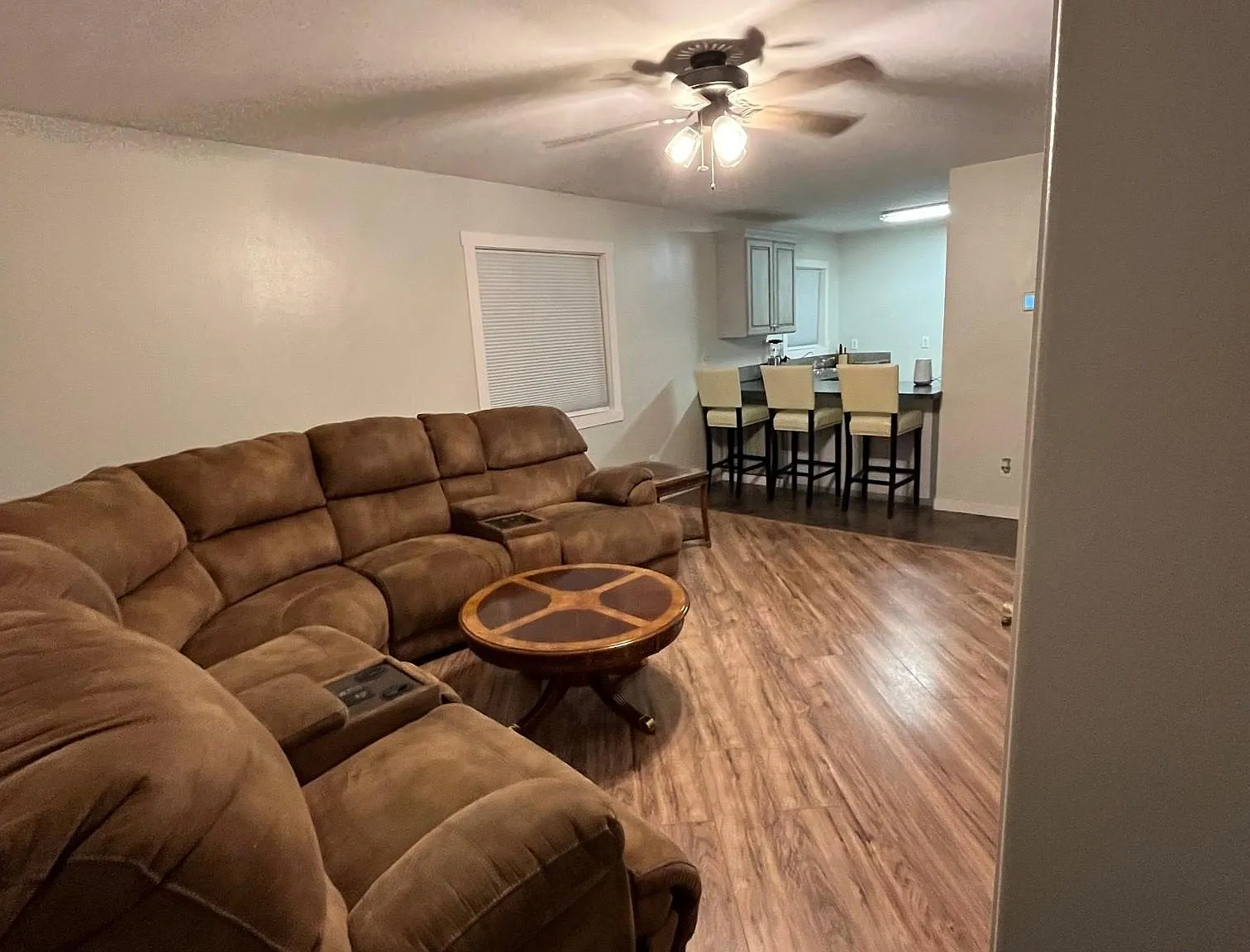 2 bed, 985 sqft, $1,275 — Photo 2