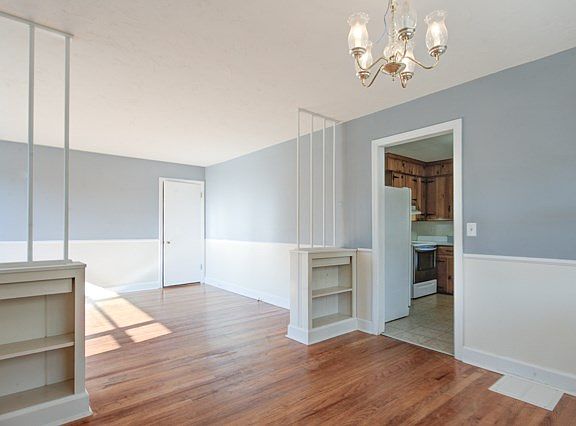 3rd image of 219 Kirby Dr
