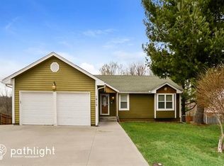 1913 NE Red Oak Ln, Blue Springs, MO 64029
