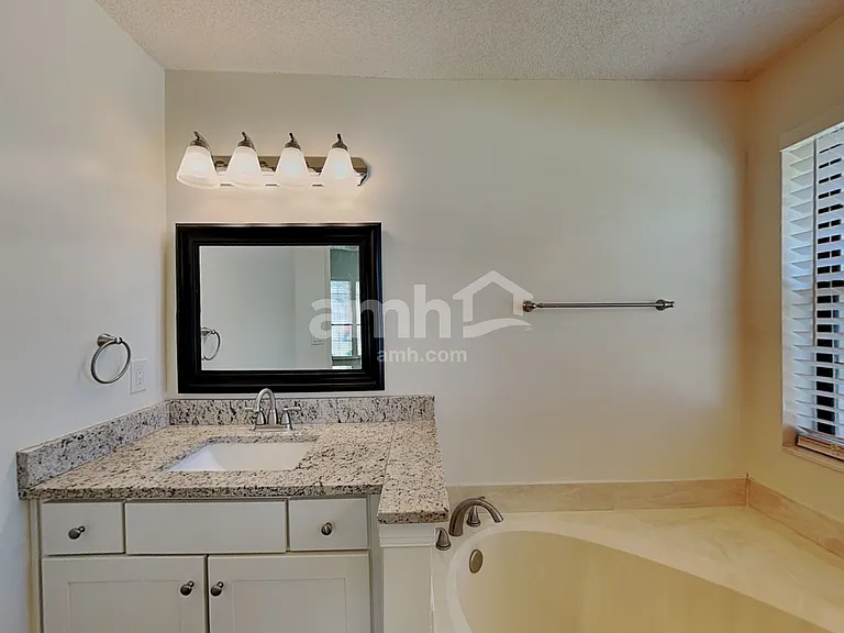 7546 Fawn Lake Dr N — Photo 11