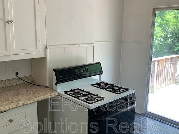 5th image of 1128 Rosemont Ave