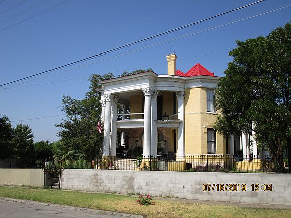 3rd image of 724 Nolan St