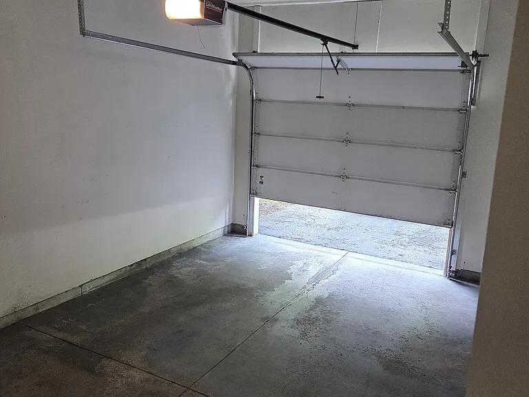 2122 Clinton St — Photo 35