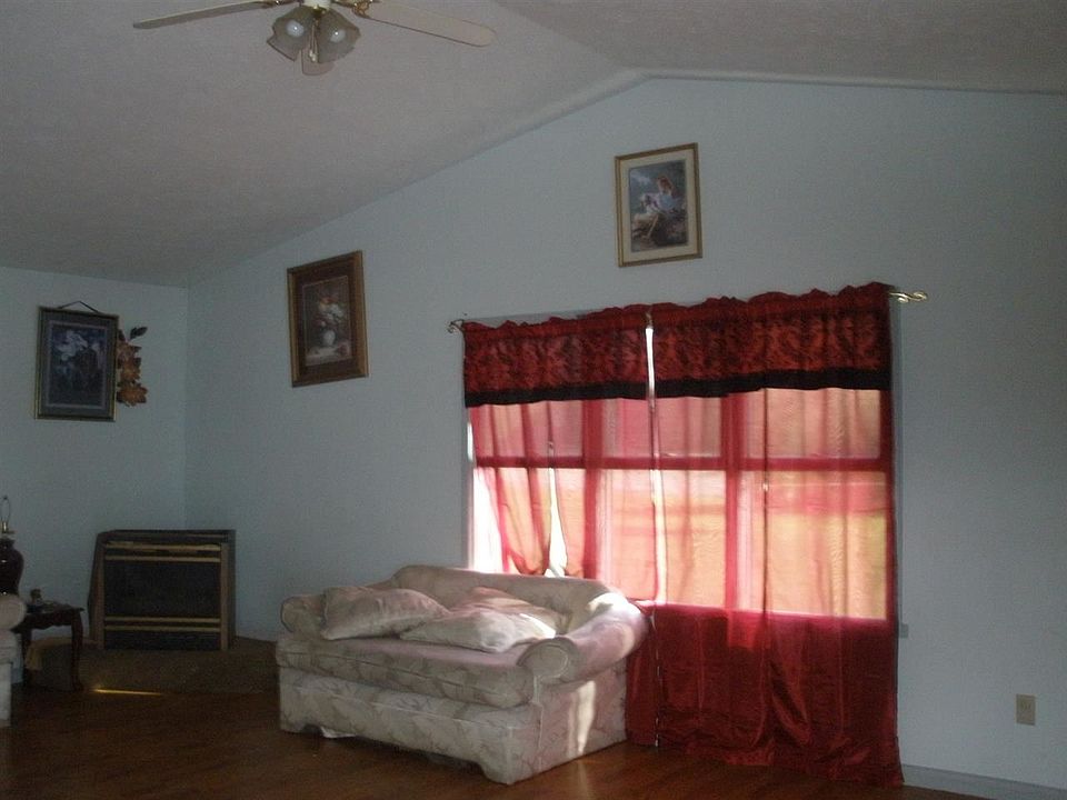 2nd image of 528 E Spring St