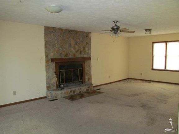 4th image of 880 Fox Street