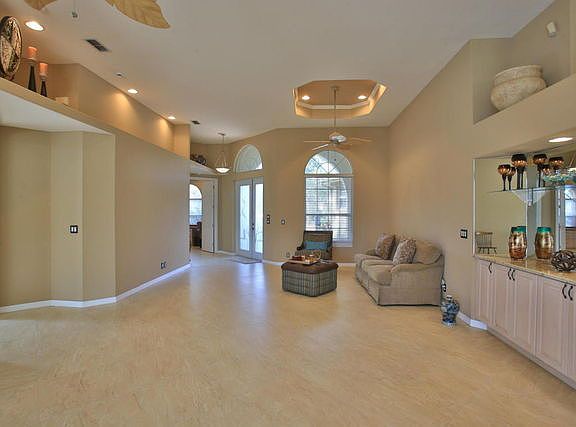4th image of 3783 Carrick Dr