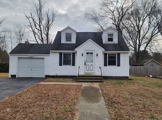 27 Perkins St, Plainfield, CT 06374