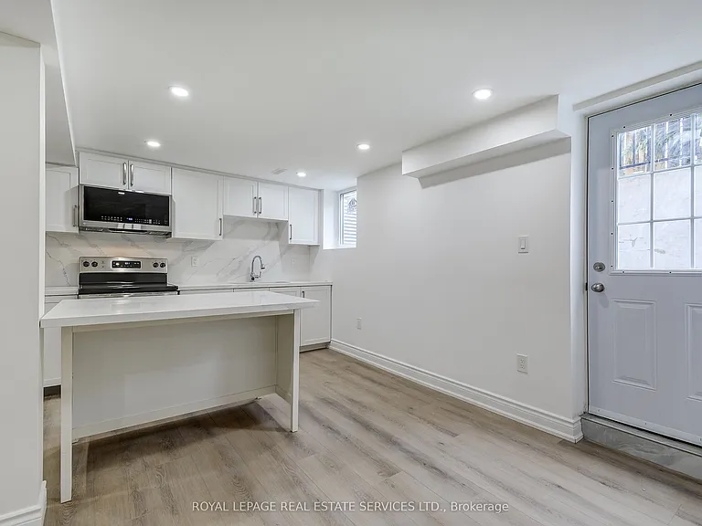 277 Mississaga St #LOWER — Photo 9