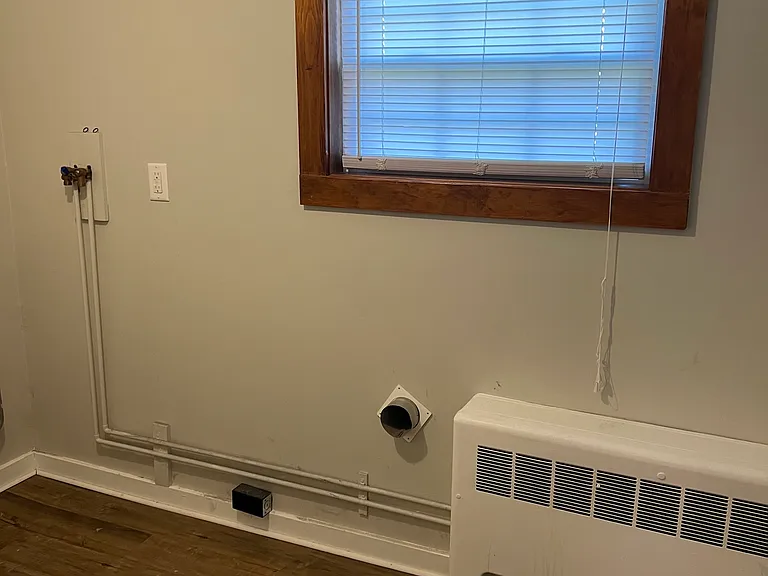 122 N Main St — Photo 5