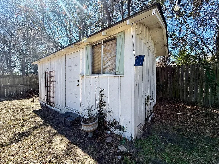 1901 Wimberly St — Photo 42