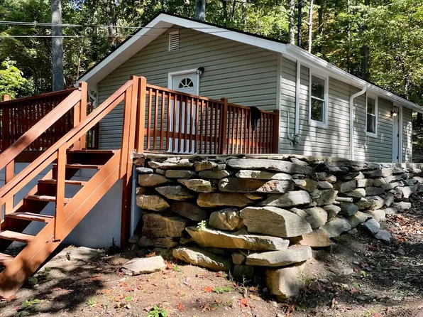 110 Red Maple Ln, Harpers Ferry, WV 25425