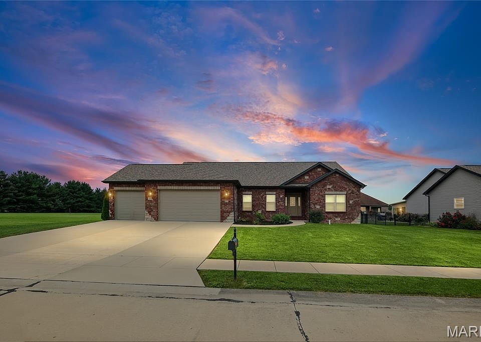 1st image of 373 Canadian Dr