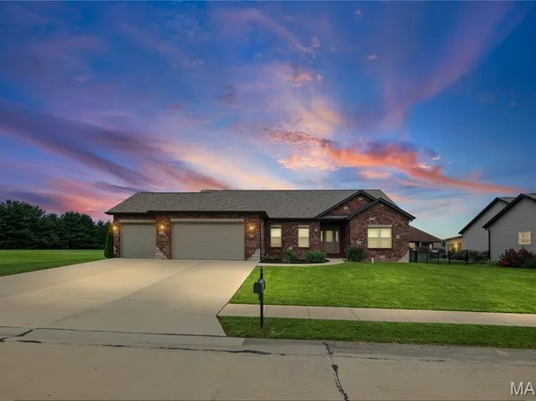 373 Canadian Dr, Staunton, IL 62088