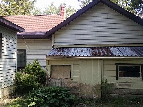 5th image of 311 W Brown St