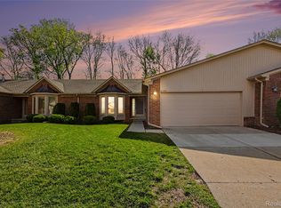 41302 Fortuna Dr E, Clinton Township, MI 48038