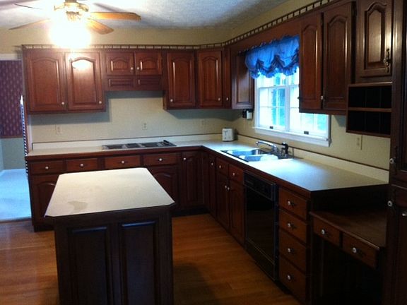 Kitchen - Cherry cabinets