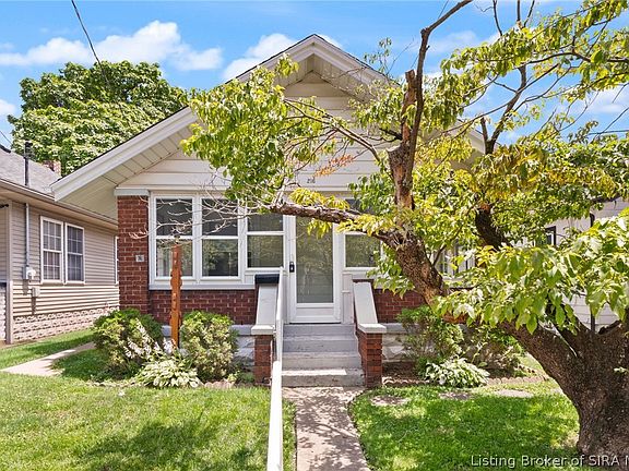 4th image of 216 Sloemer Avenue