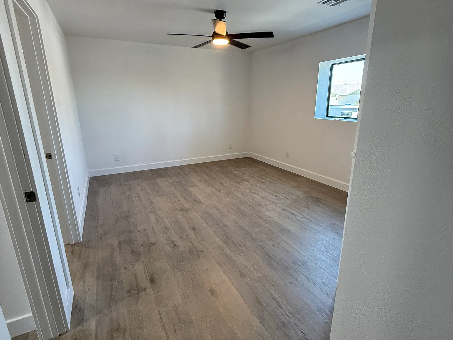 5 bed, 2061 sqft, $3,350 — Photo 4