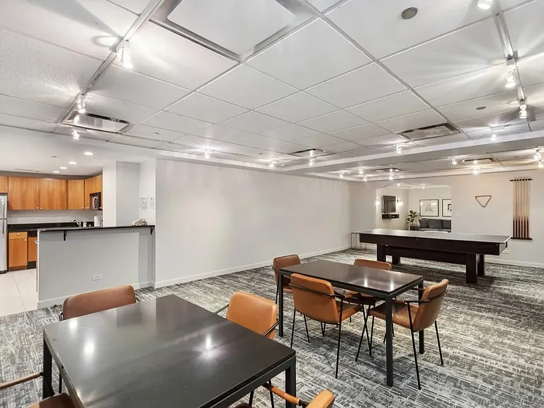 30 E Huron St — Photo 9