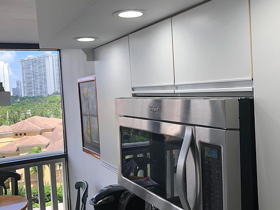 4th image of 1000 Island Blvd #908