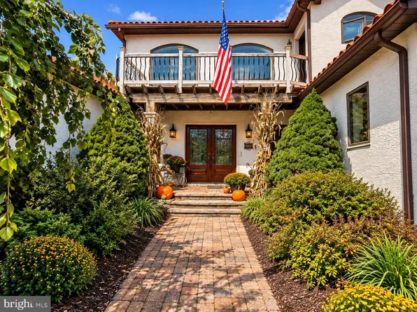 336 E County Rd, Drums, PA 18222