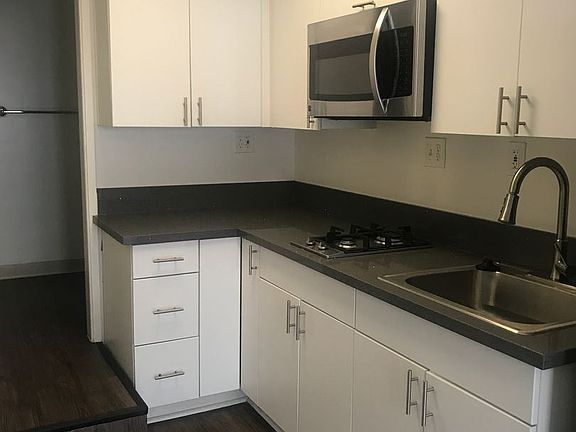 4th image of 1910 Robinson Ave APT 12