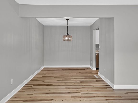 4th image of 1211 Trailwood S
