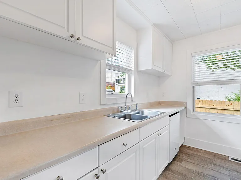 207 E Delafield Ave — Photo 12