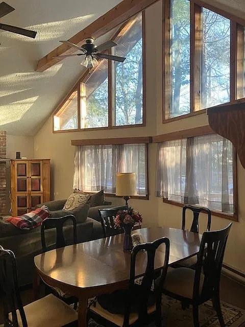 3 bed, 1296 sqft, $1,800 — Photo 2