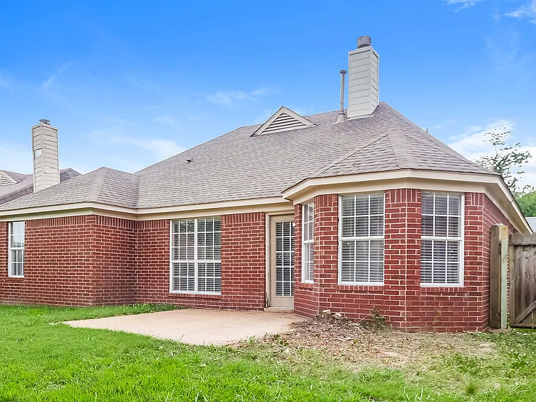 3840 Clarion Dr — Photo 16