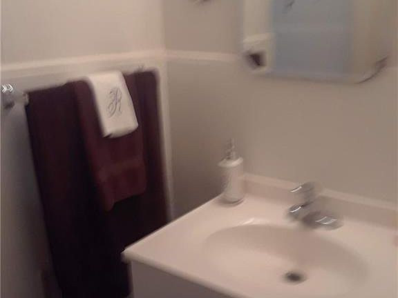 3rd image of 2010 Farrand St