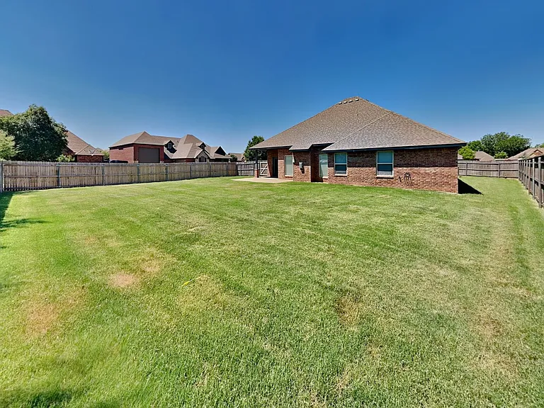 5720 Saint James Pl — Photo 23
