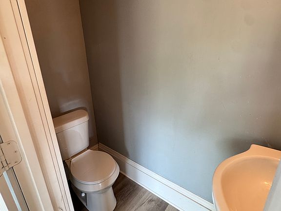 4th image of 839 Silvercrest Ave